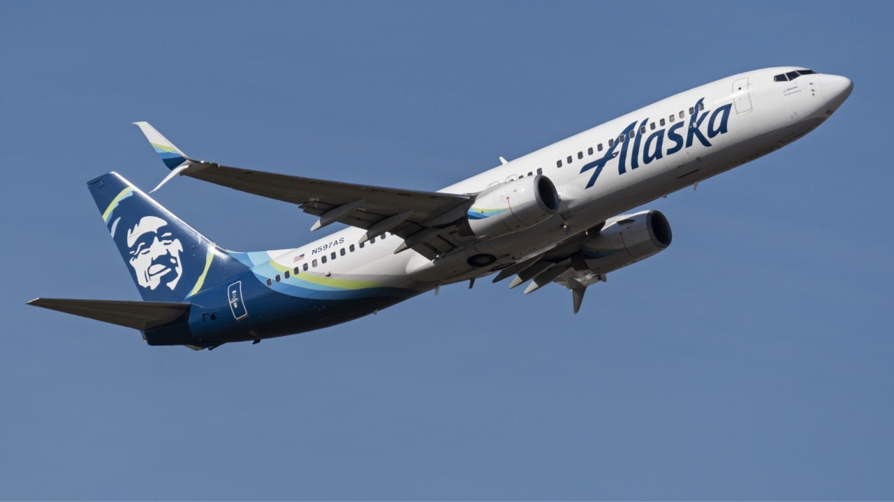 Family claims Alaska Airlines 'lost track' of 13-year-old daughter