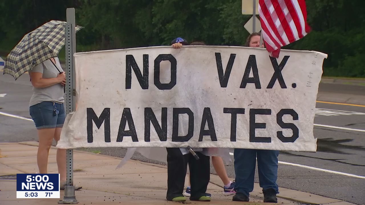 Twin Cities health care workers protest vaccine mandates
