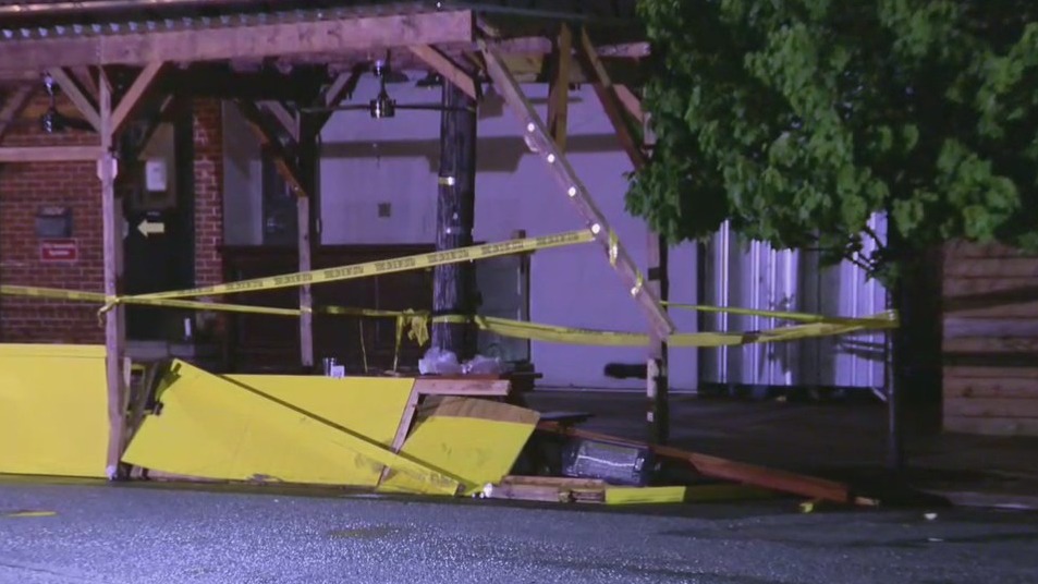 Man driving U-Haul snatches purse from diner, loses control strikes 2 people, police say