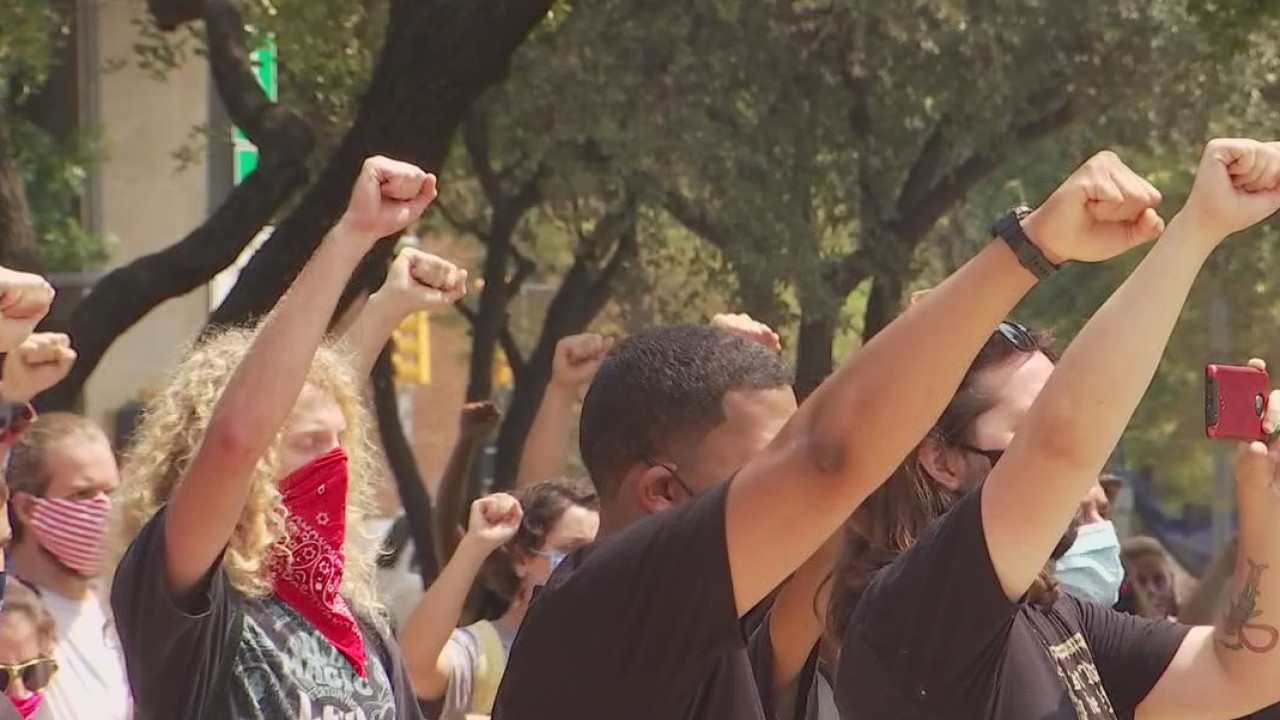 200 people attend demonstration for Breonna Taylor at City Hall