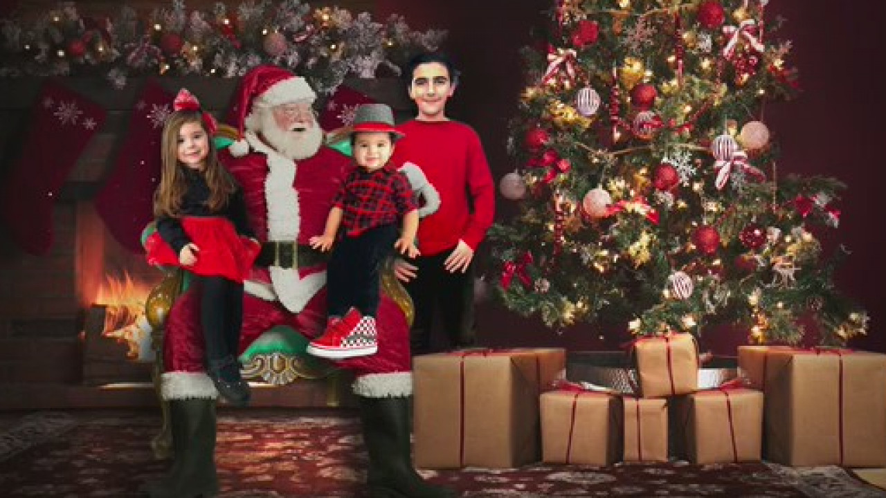 Web developer comes up with a way to get his kids to virtually pose with Santa Claus