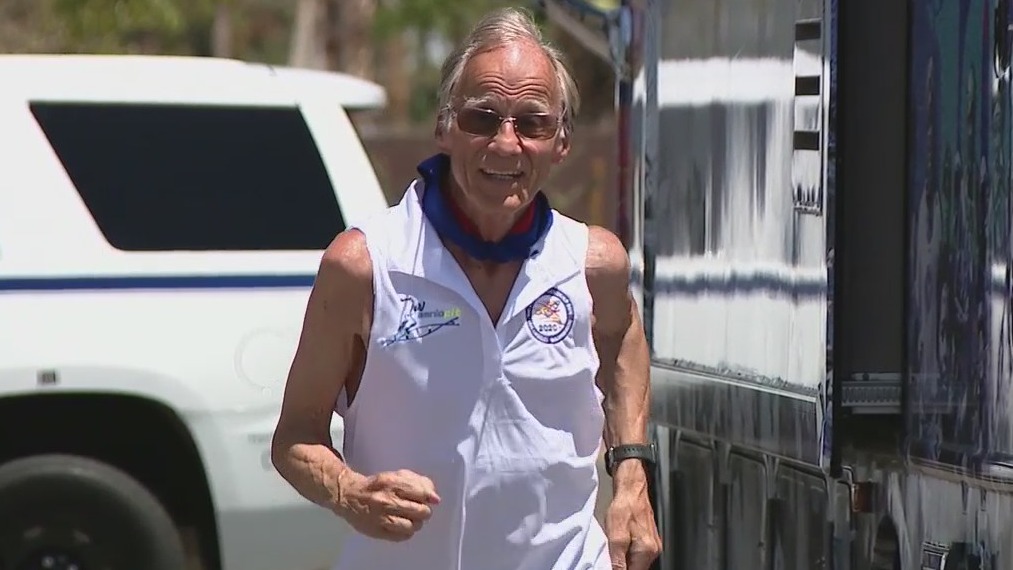 Runner making cross-country trip makes stop in Phoenix
