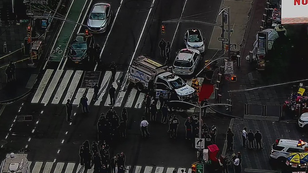 3 injured in Times Square shooting