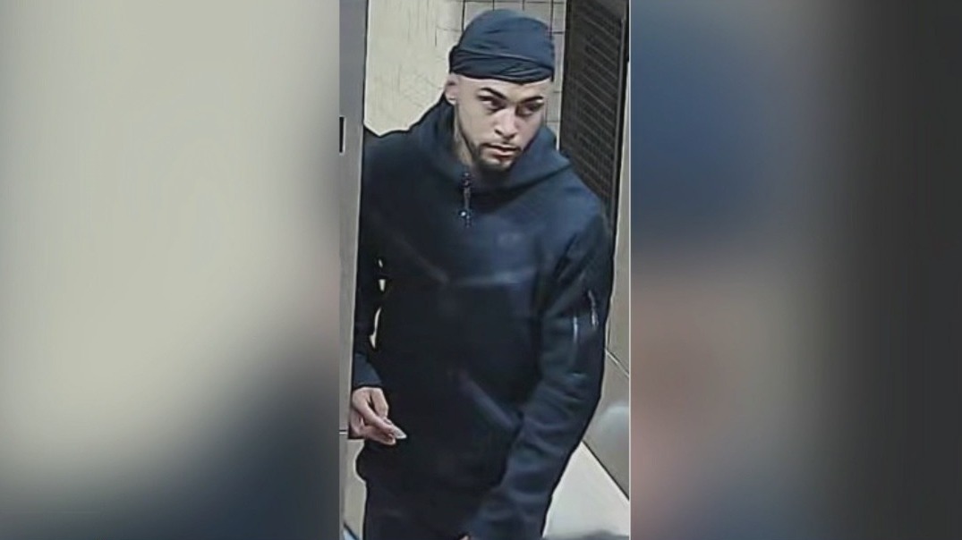 NYPD looking for person of interest in Bronx shooting