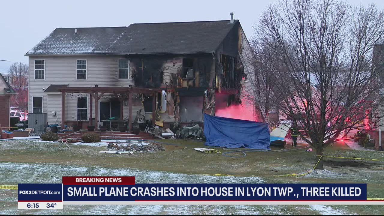 Small plane crashes into house in Lyon, Twp