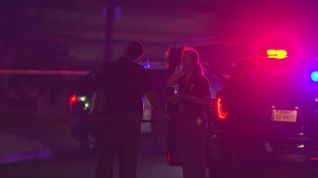 Police investigating two SE Austin homicides