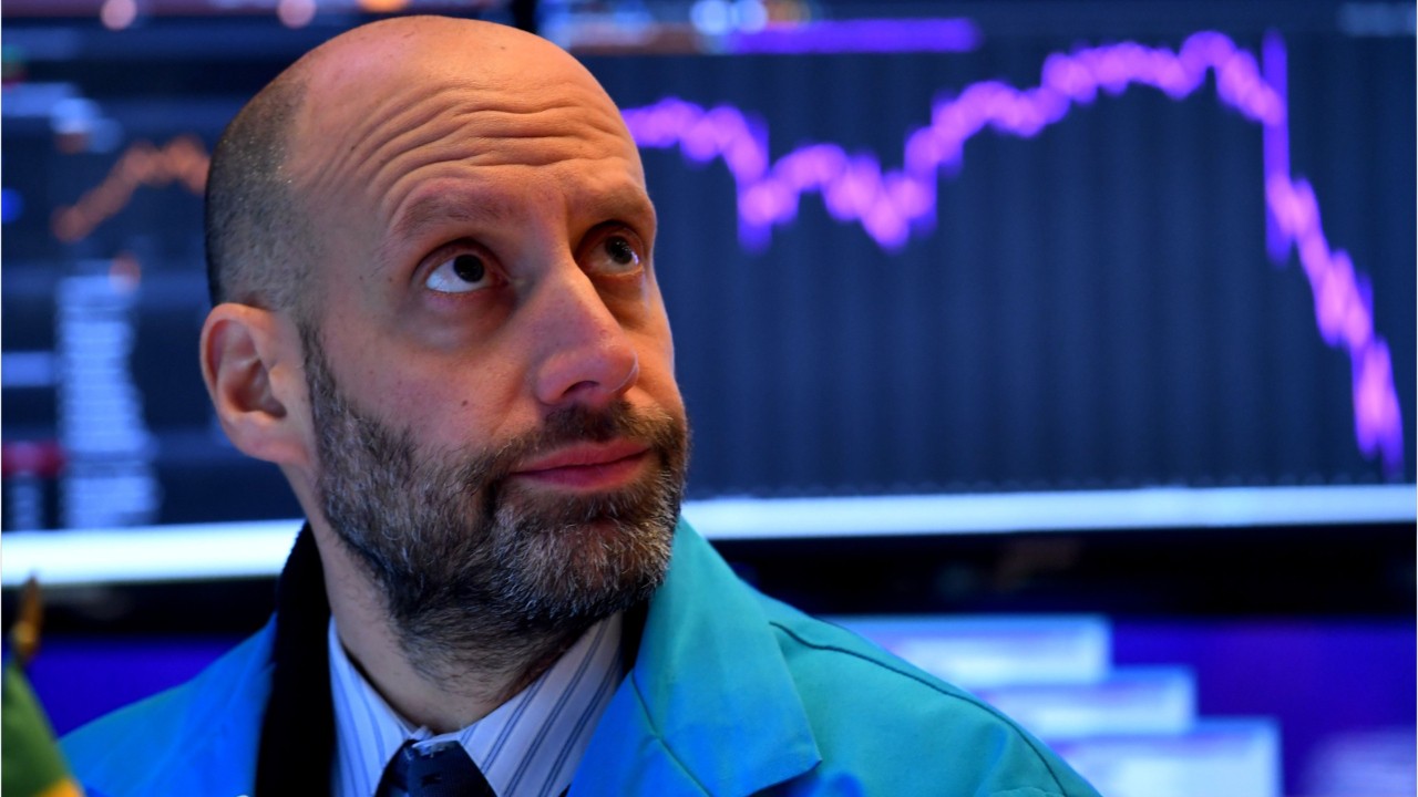 Stocks fall sharply on Wall Street