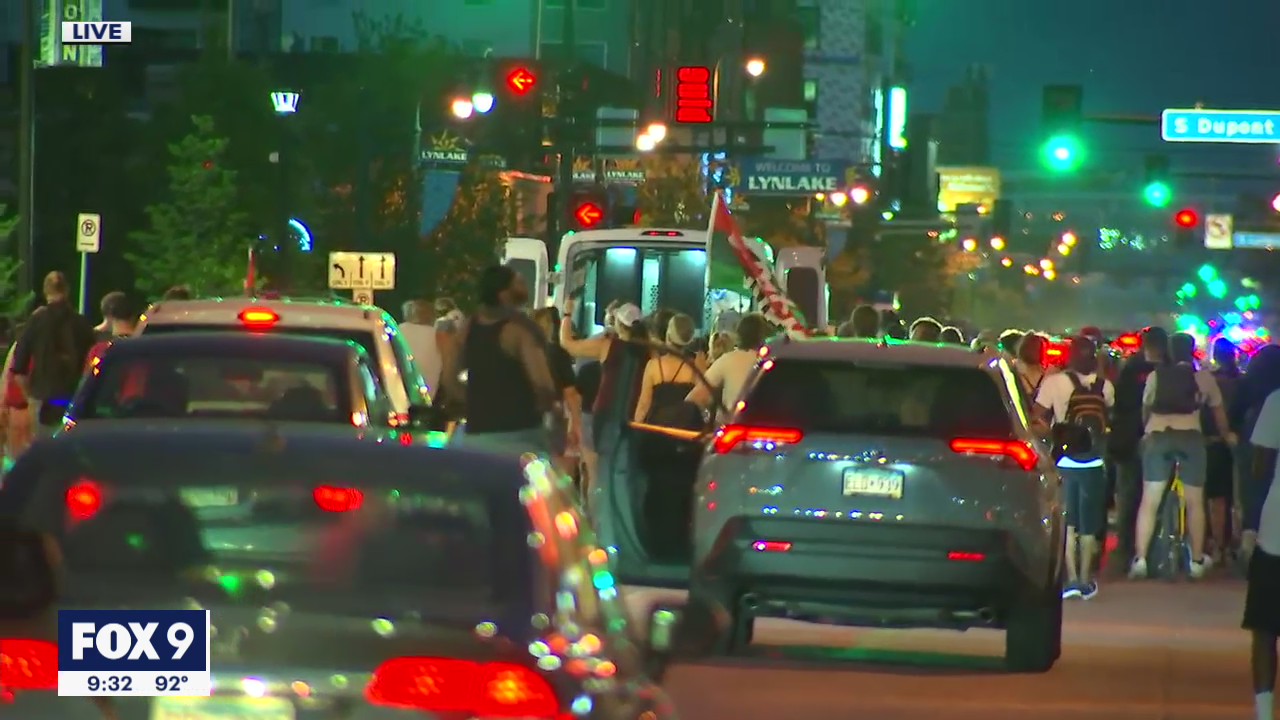 Winston Smith shooting: Rally held in Uptown for third night after law enforcement shooting