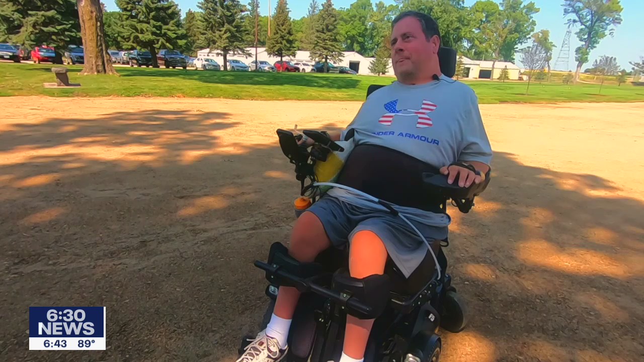 Lindsay Whalen joins golf fundraiser for former classmate paralyzed in car accident