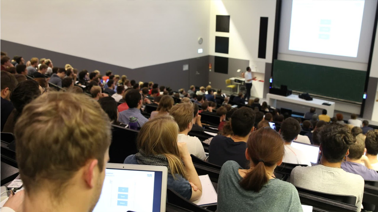 Nearly 250,000 fewer students enrolled in college this year compared with 2018, according to report