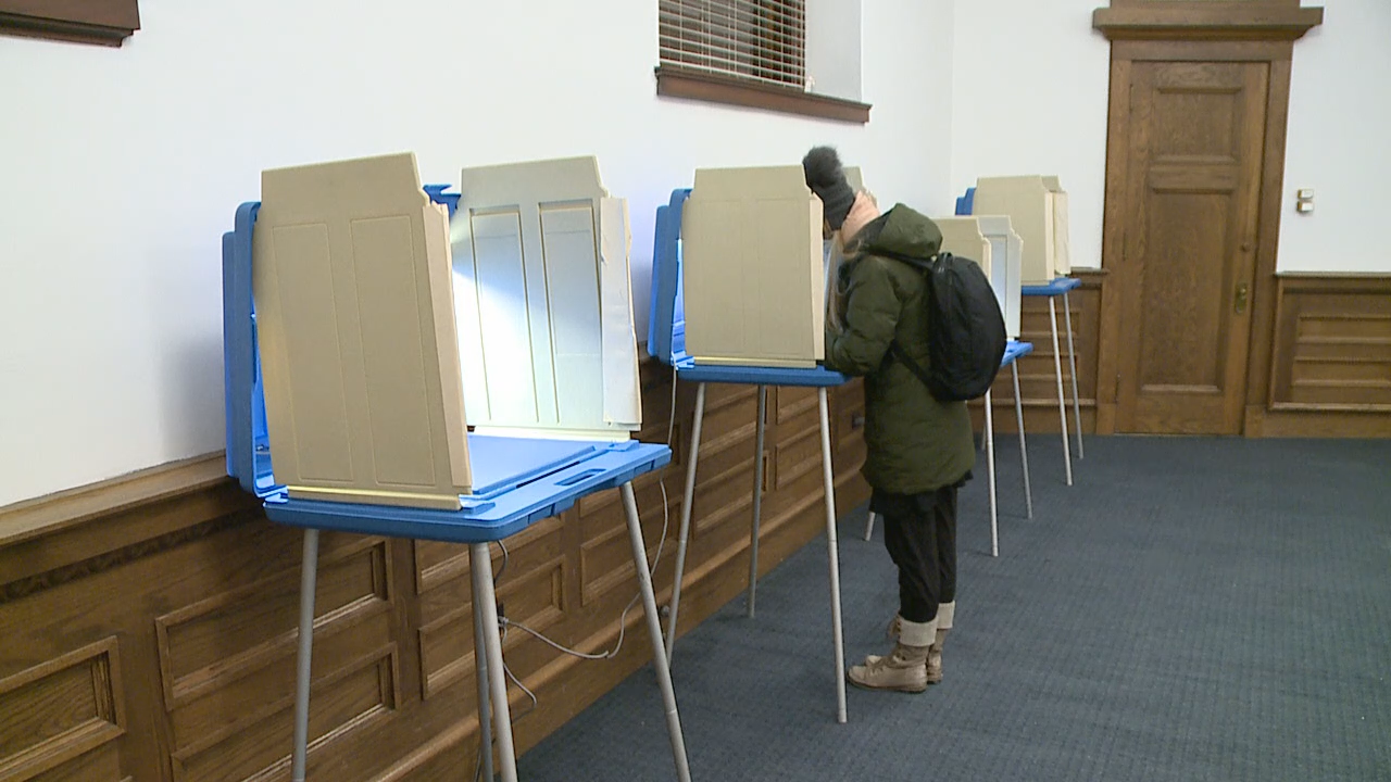 ‘People need to vote in general’ volunteer says amid primary results