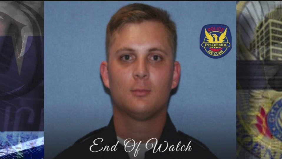 Phoenix Police officer killed in overnight crash