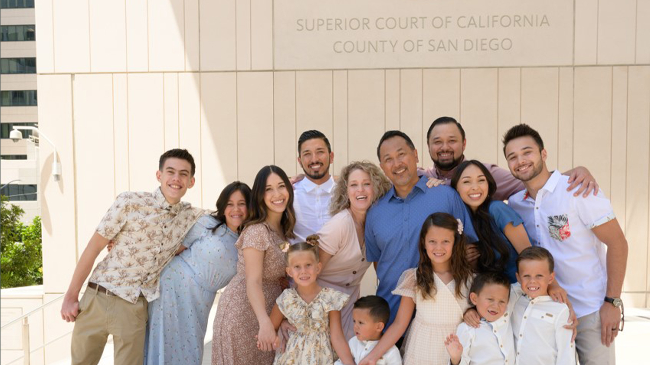 FULL INTERVIEW: Couple adopts 7 siblings after their parents die in car crash