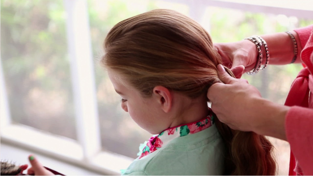 Girl has rare seizure-like reaction while getting her hair done