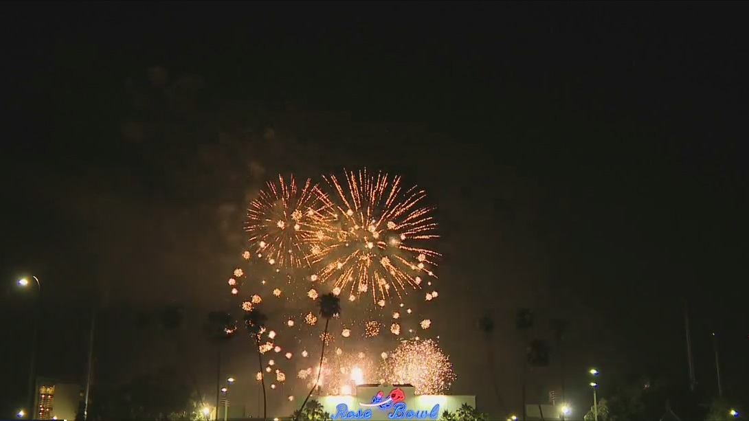 Hundreds attend firework show at Rose Bowl