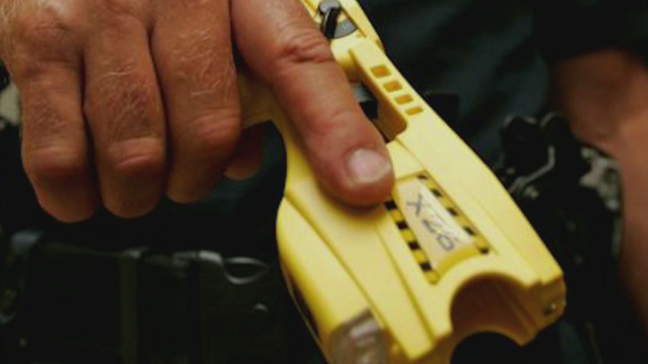 How easy is it to mistakenly grab a gun instead of a taser?