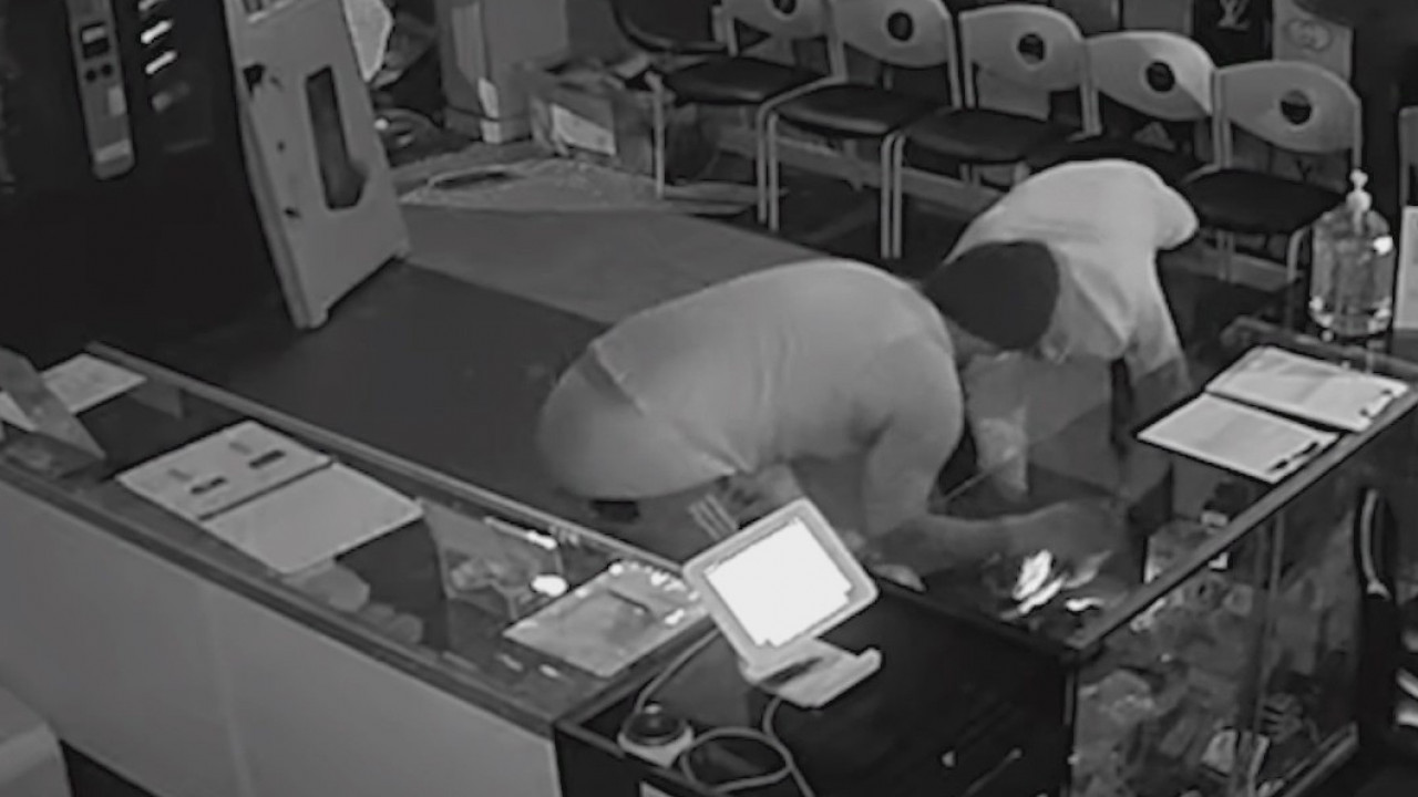 Cell phone burglars caught on camera