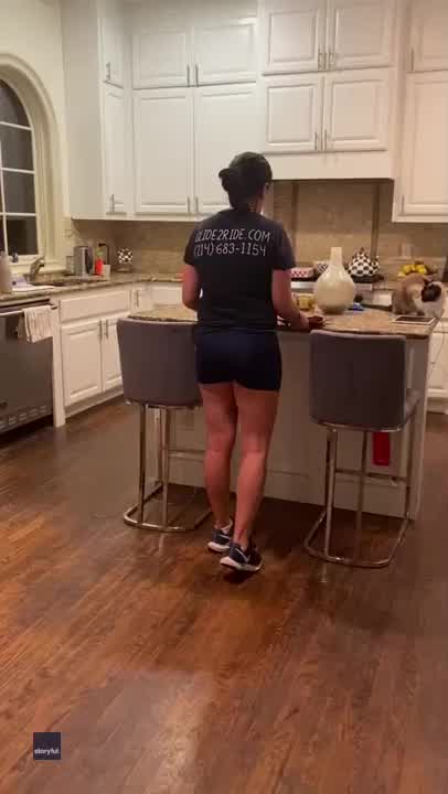 Mom does 'toilet paper challenge' while prepping dinner