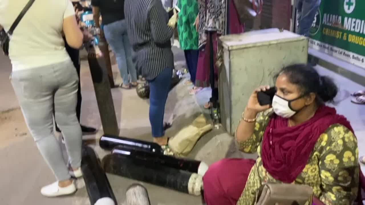 New Delhi residents report hours-long lines for oxygen