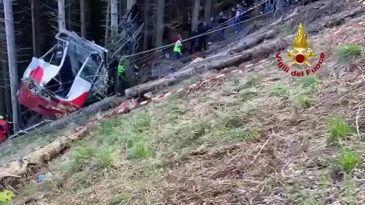 Italian cable car falls the ground, multiple people killed
