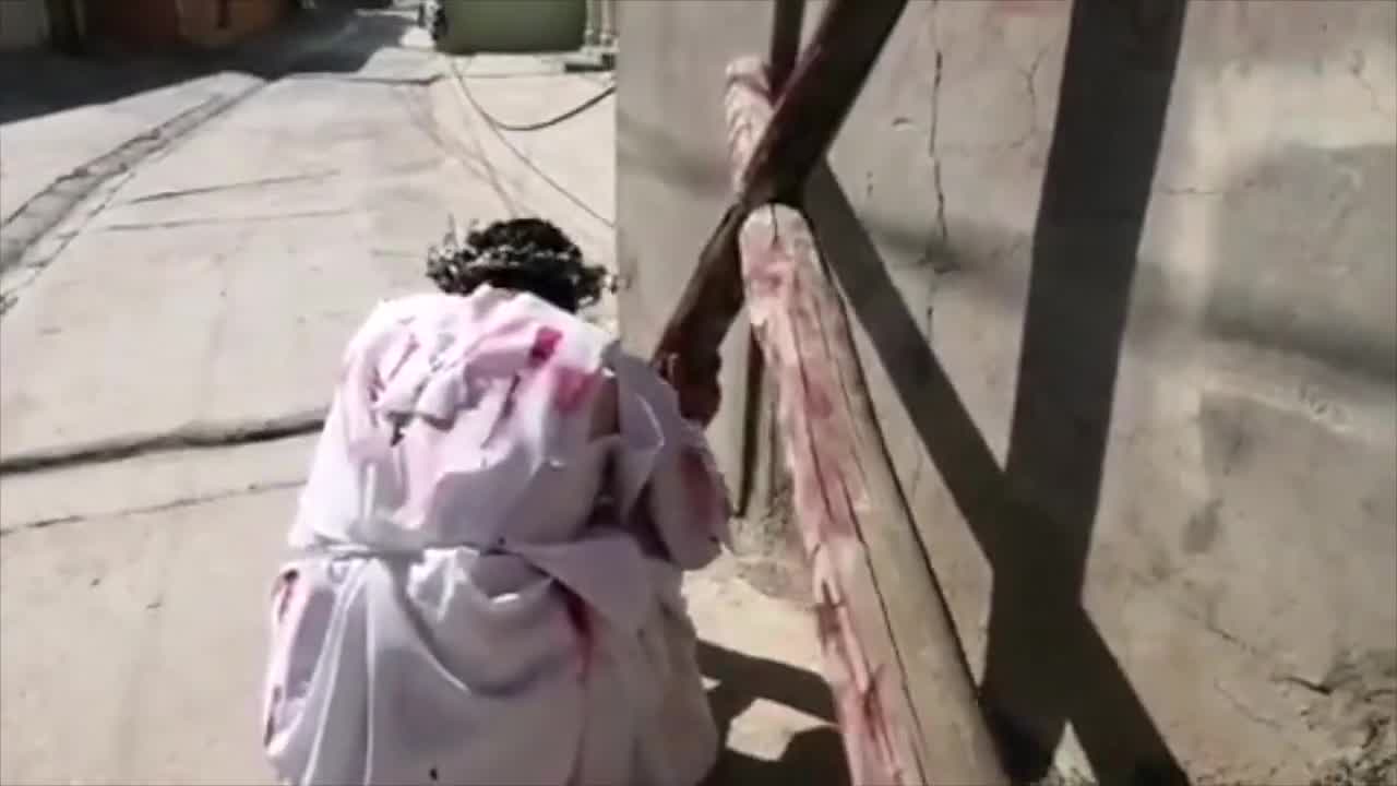 Iraqi Christians recreate Jesus carrying the cross on Good Friday