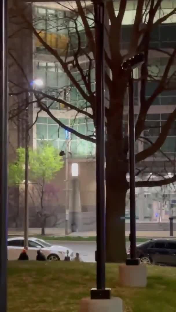 St. Louis inmates start fires, yell to onlookers during prison riot