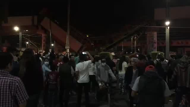 Crowds and emergency services at scene of deadly metro collapse in Mexico City