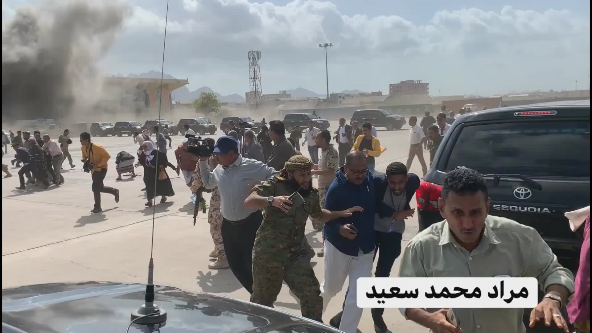 Explosions rock Yemen airport as newly-formed government arrives