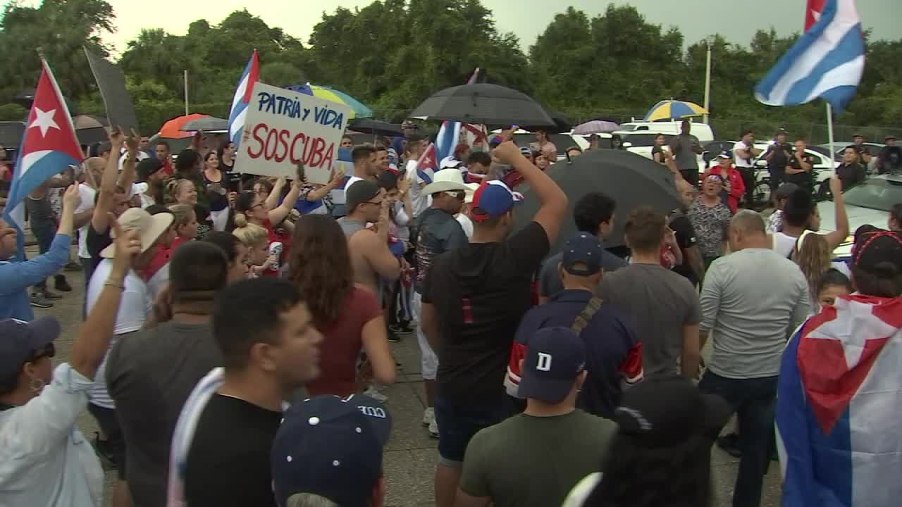 Tampa protests for Cuba snarl traffic